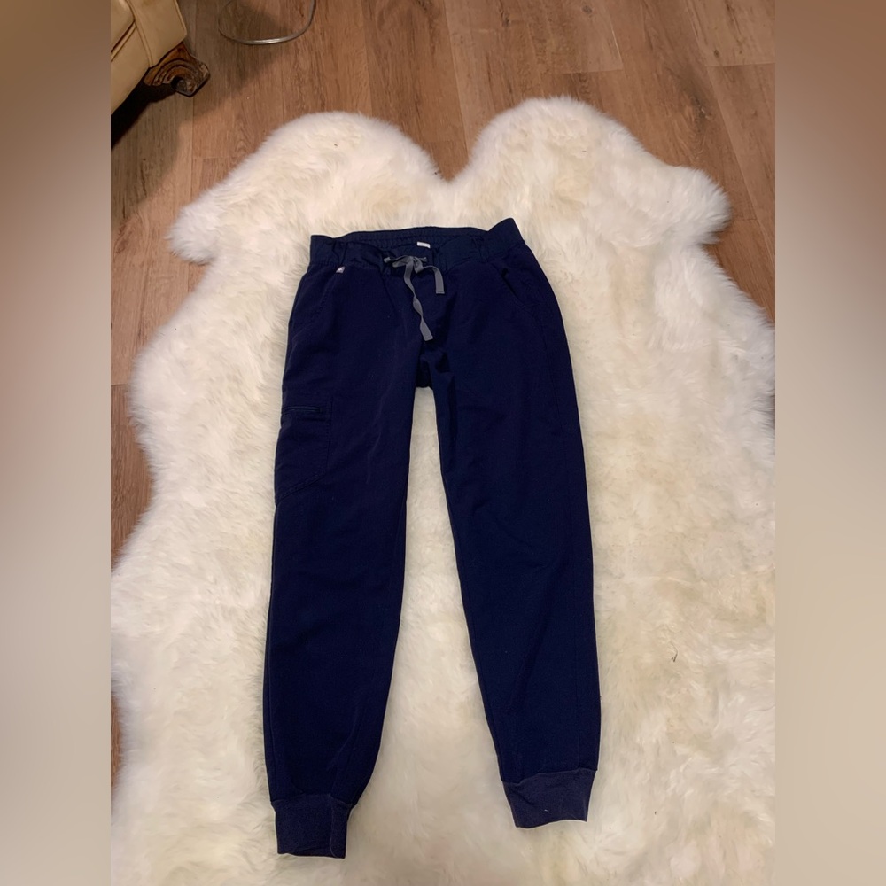 Figs navy blue Zamora jogger scrub pant in size medium
